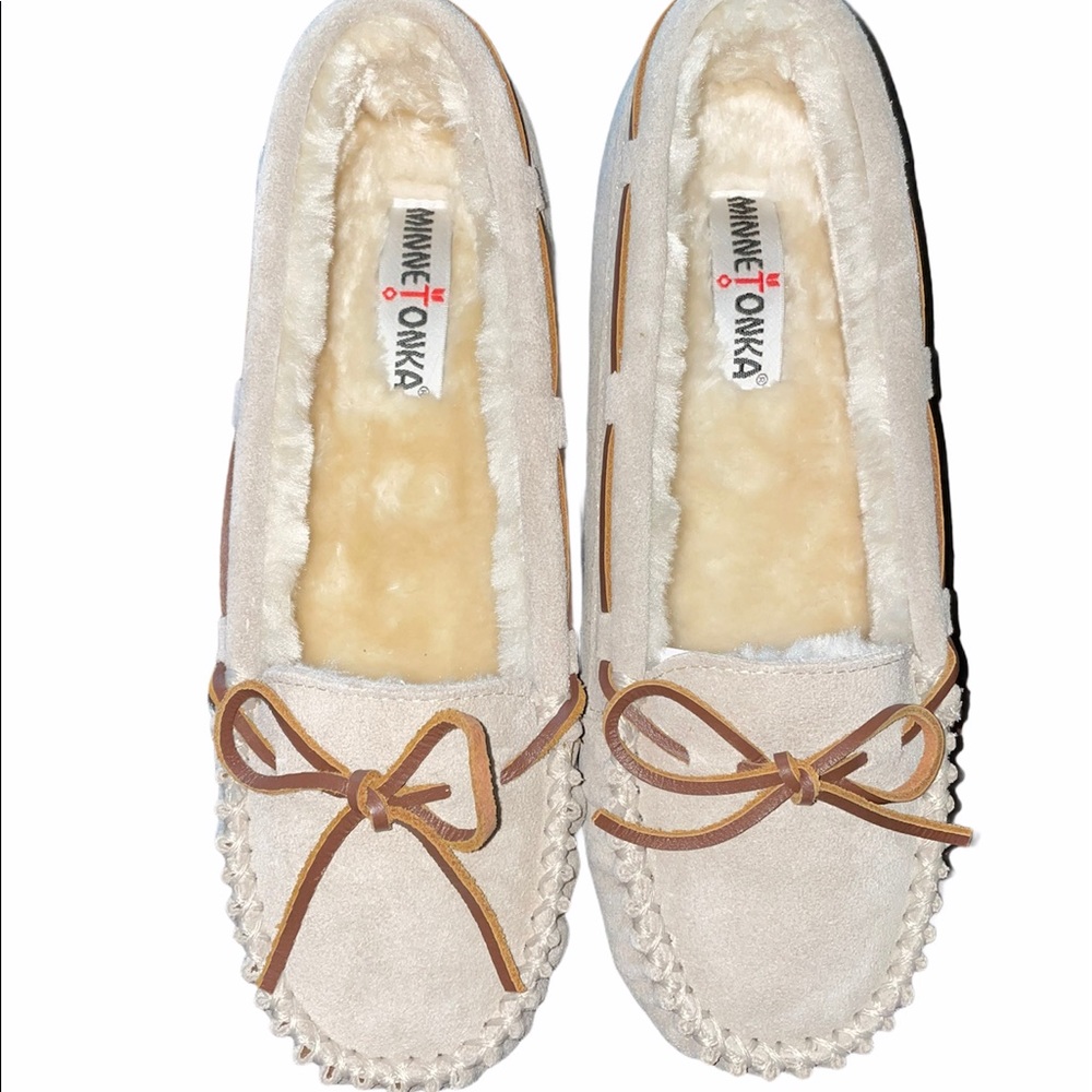 BRAND NEW Minnetonka Moccasins New In Box Slippers